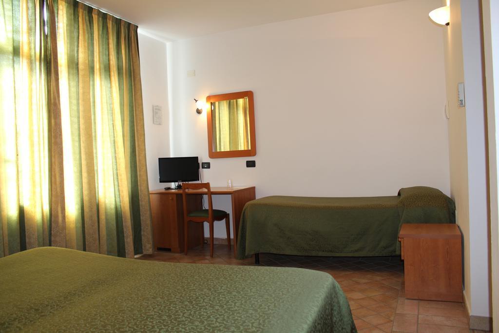 Carlo'S Hotel Castagneto Carducci Exterior foto